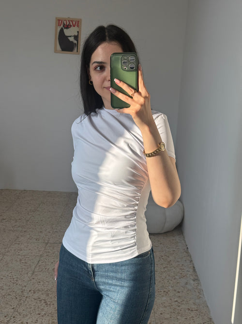 بلوزة أساسية