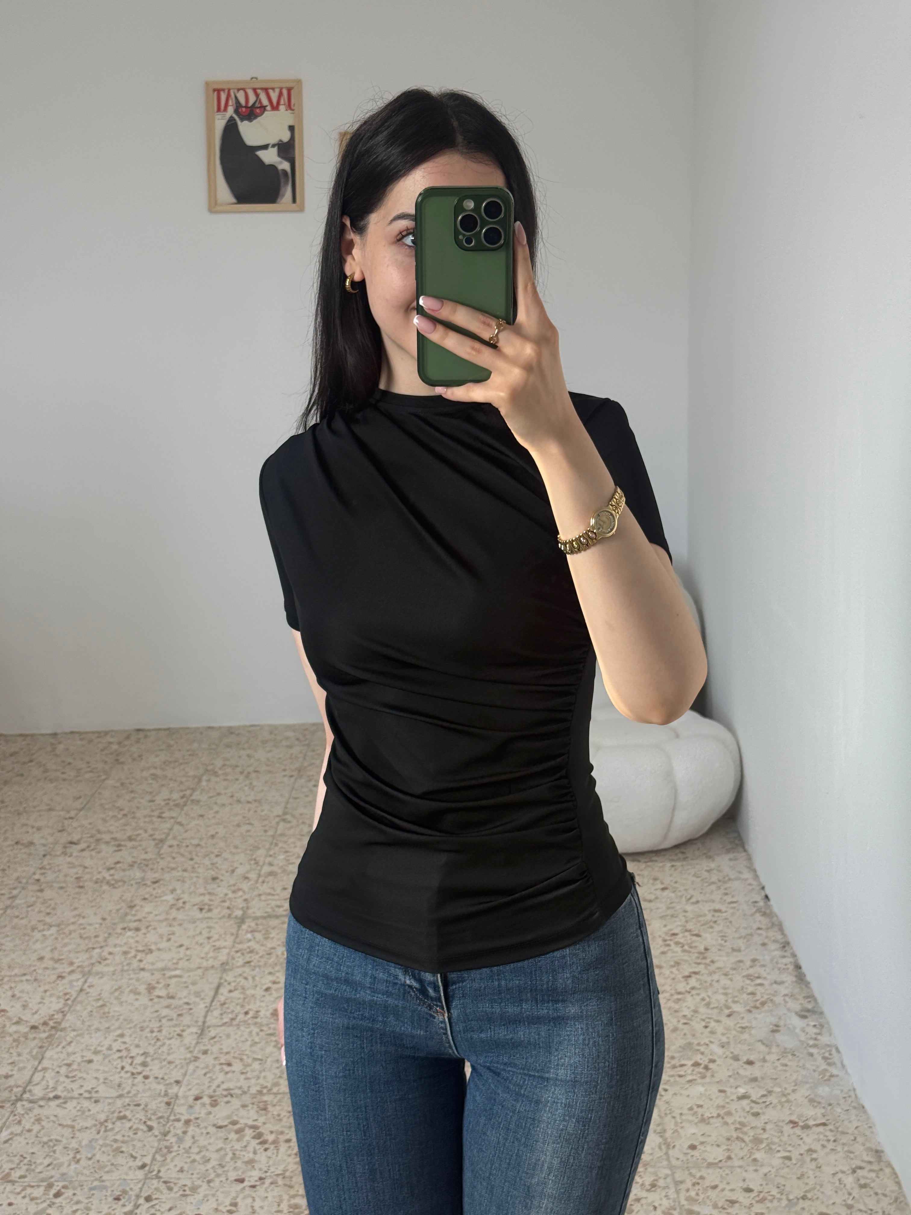 بلوزة أساسية