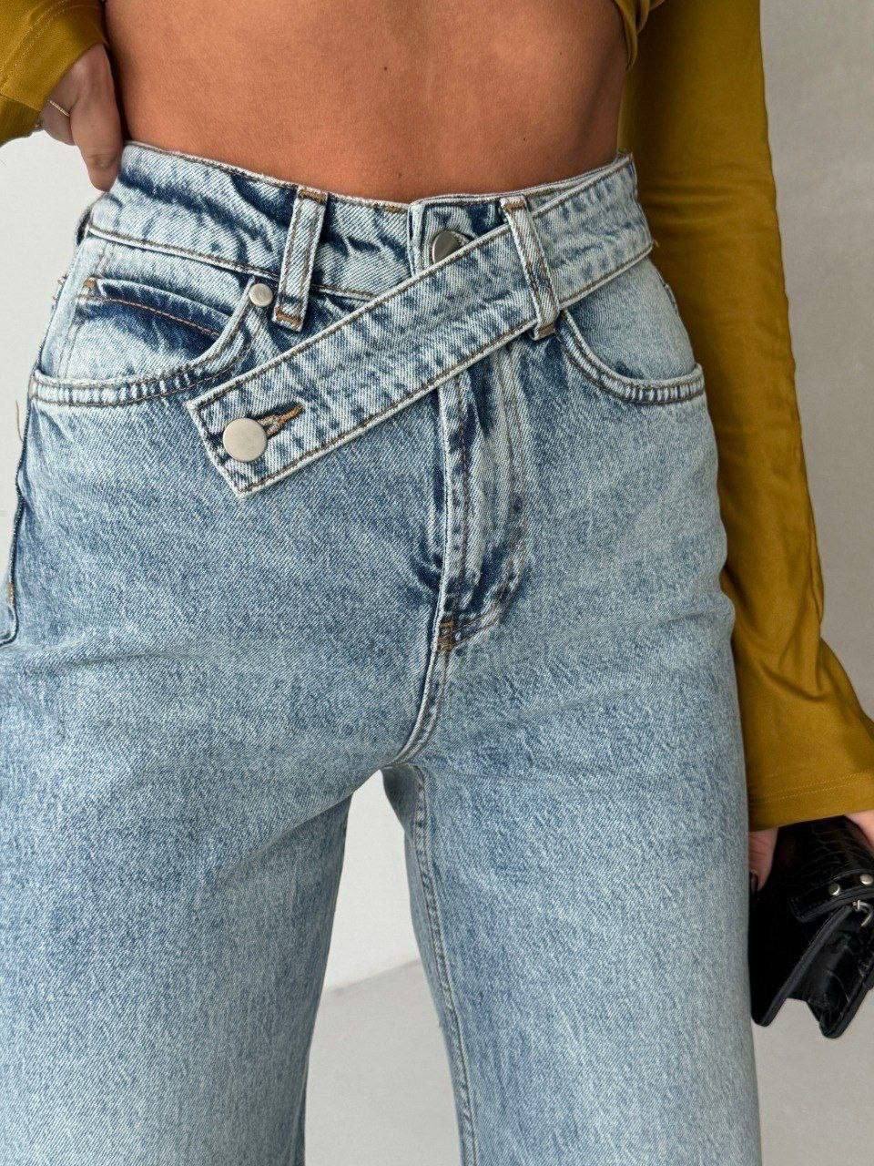 Belted Jeans